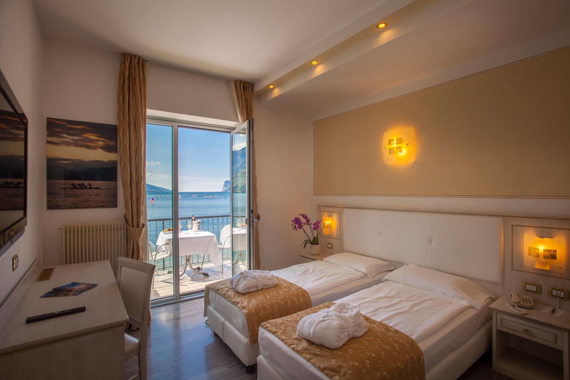 Hotel Lido Blu - Surf&Bike Torbole Sul Garda Exterior foto